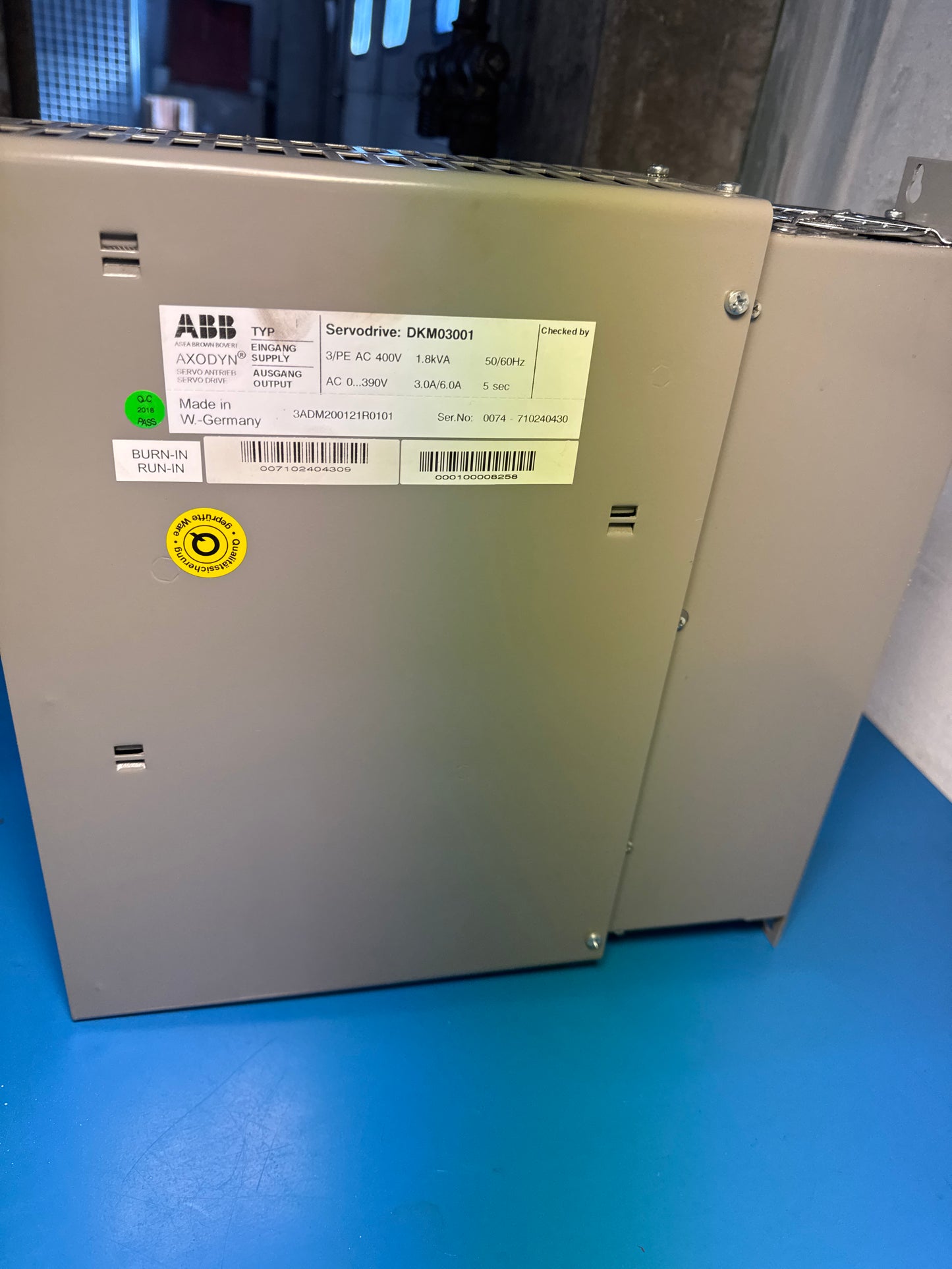 ABB сервопривод DKM 03001 3ADM200121R0101 AC400V 1.8kVA 50/60Hz