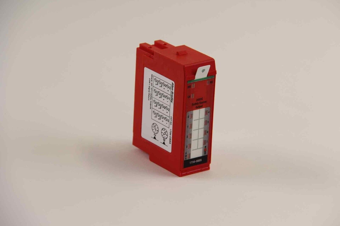 1734-OB8S Allen-Bradley Модуль выходного сигнала безопасности Новый и запечатанный