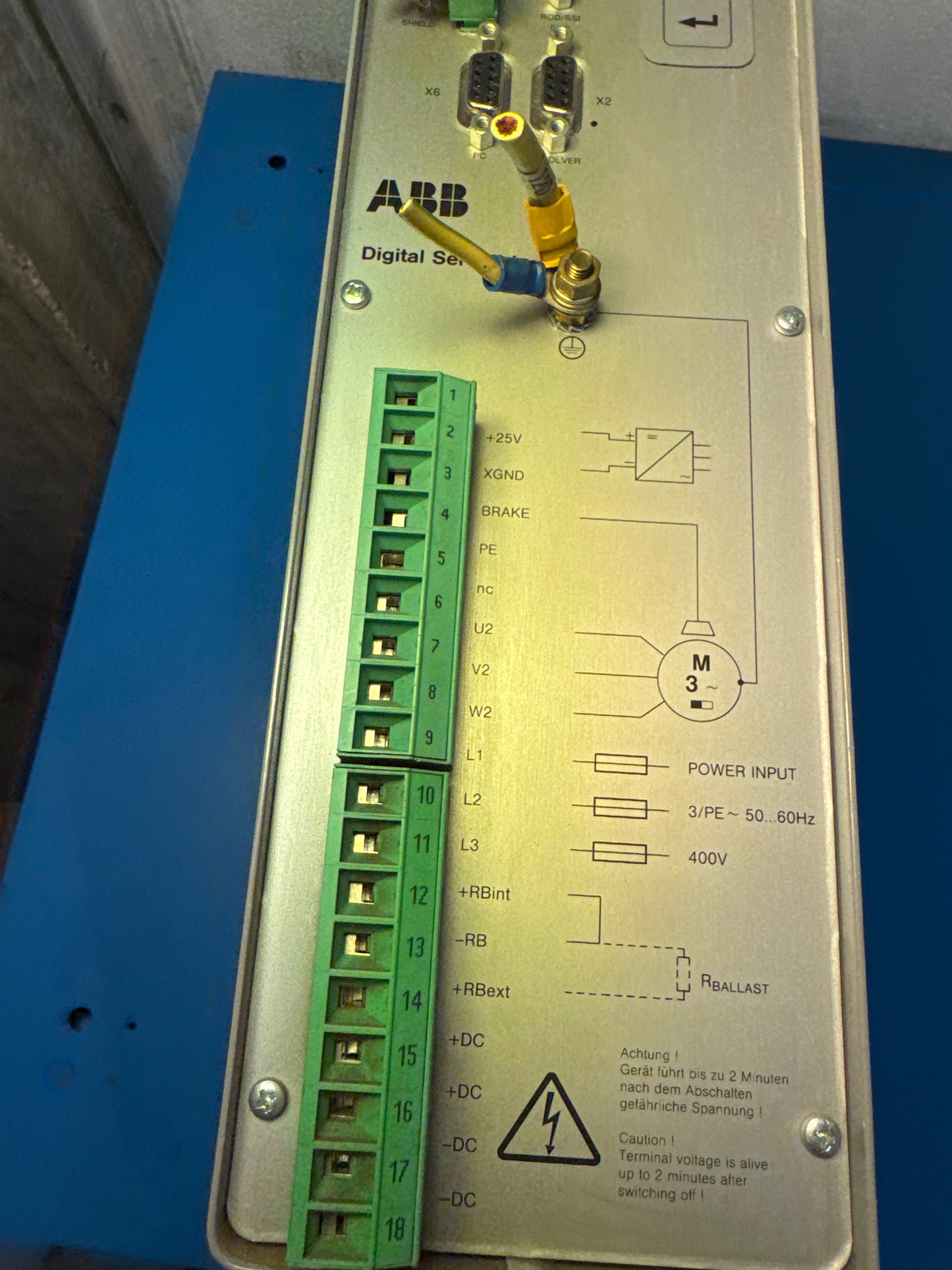 ABB сервопривод DKM 03001 3ADM200121R0101 AC400V 1.8kVA 50/60Hz