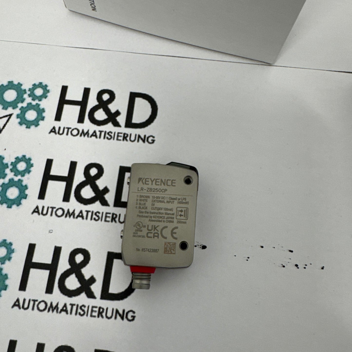 LR-ZB250CP Keyence CMOS-лазерный датчик прямоугольный с разъемом M8 тип, 250 мм