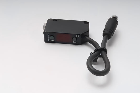 PZ-V32P Keyence capteurs photoélectriques auto-ajustables version réfléchissante rectangulaire avec connecteur M8, PNP