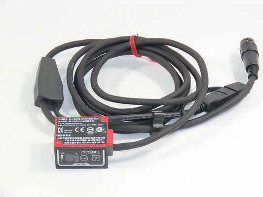 Keyence SR-710 | Ultrakompaktowy czytnik kodów do montażu stałego