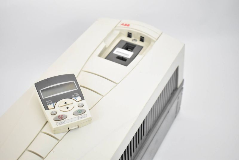 ABB ACS550-01-038A-4 – Инвертор – Мощность 18,5 кВт – I2n 38 A – Новый и запечатанный