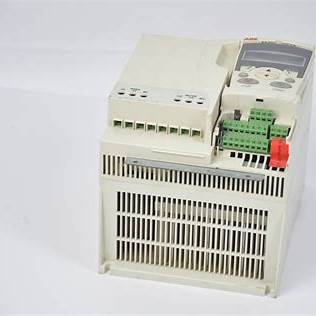 ABB ACS355-03E-23A1-4 – Инвертор – Pn 11 кВт – I2n 23,1 А – IP20 – Новый и запечатанный