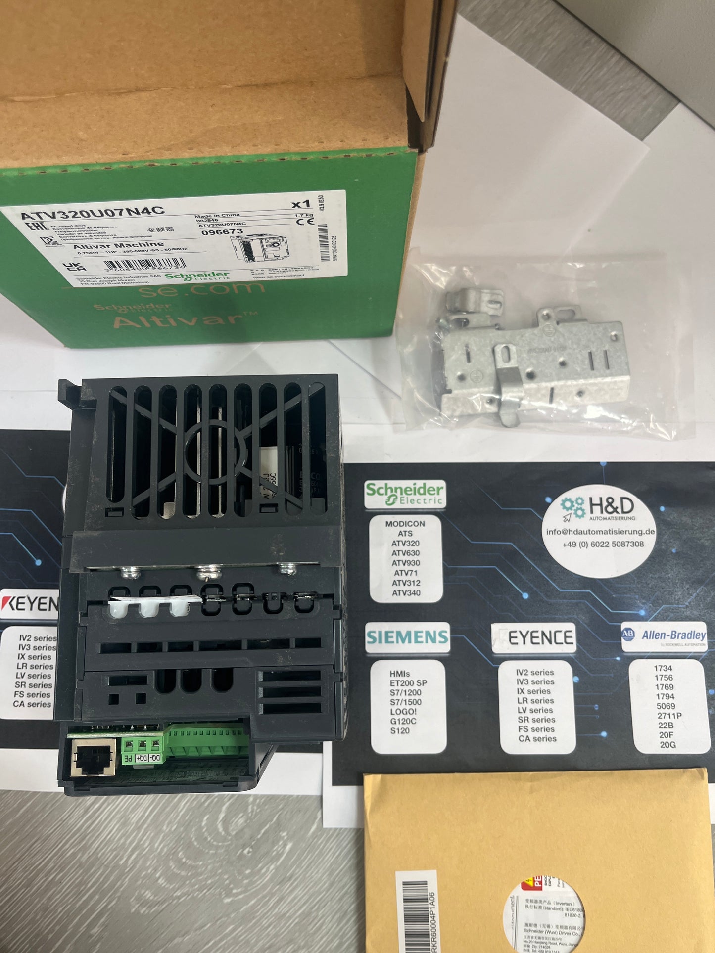 ATV320U07N4C Schneider Electric Inverter ATV320, 0.75kW