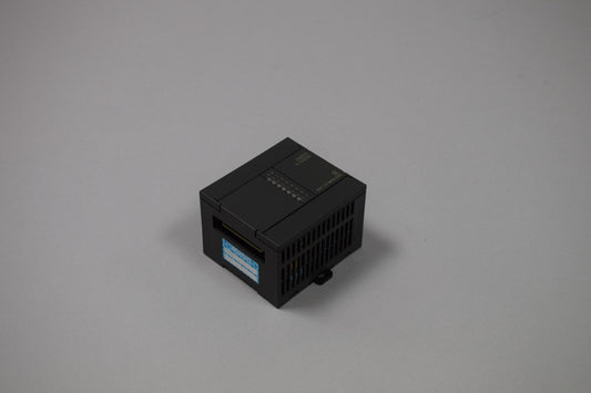 SIEMENS 6ES7221-1BF00-0XA0 in magazzino