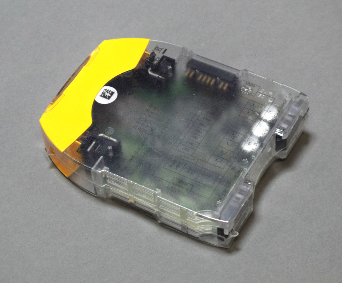 PILZ PNOZ m EF 8DI2DOT in magazzino