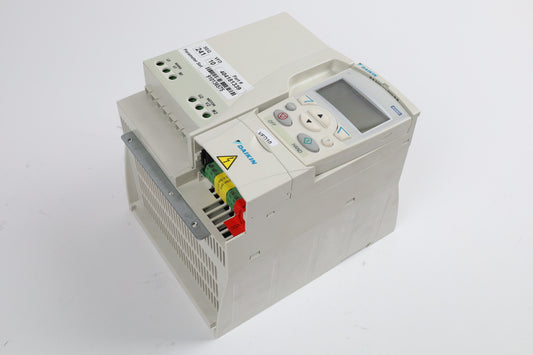 ABB ACS320-03U-12A5-4 in magazzino