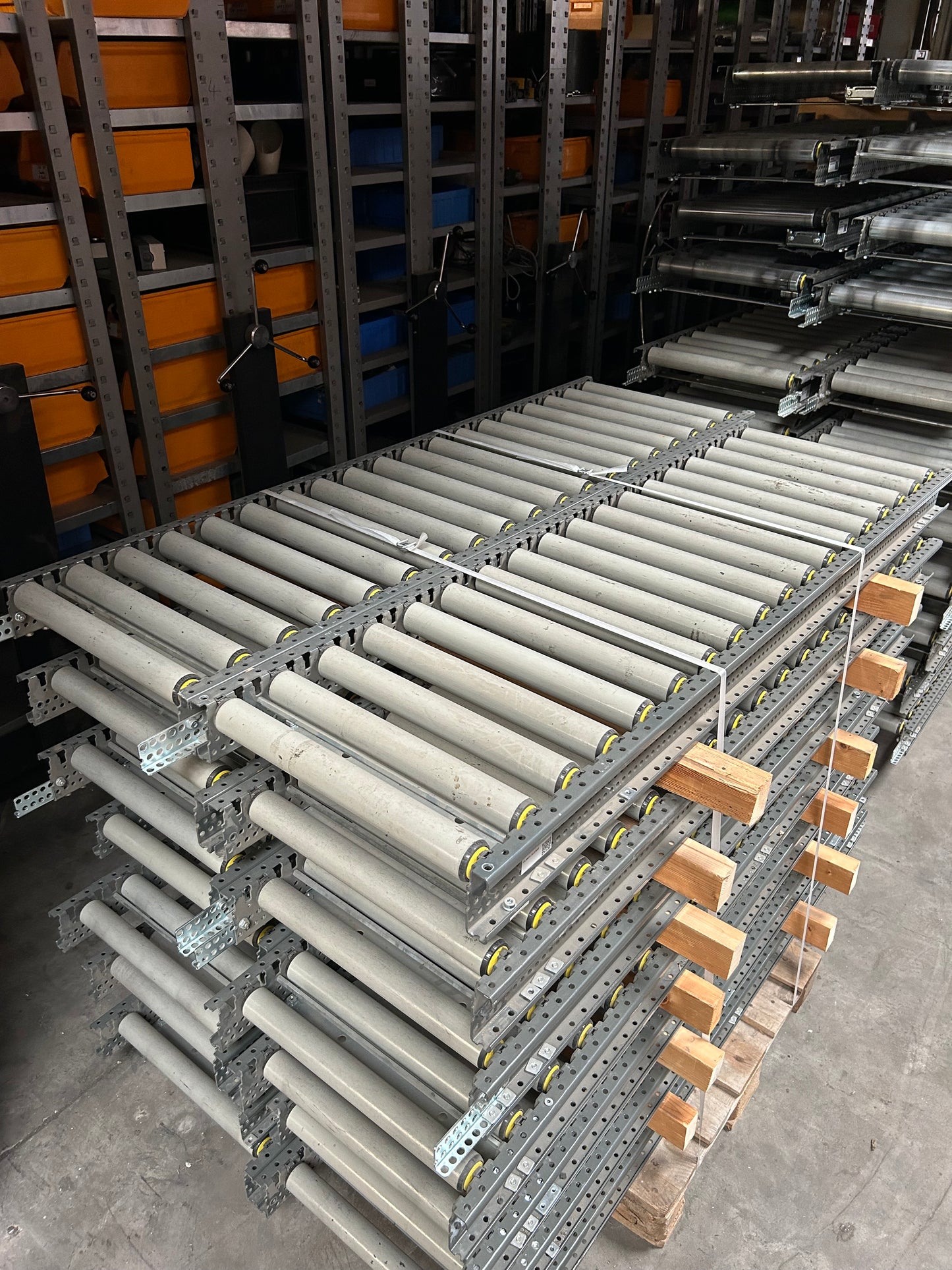 Almost unpowered roller conveyor 400mm wide