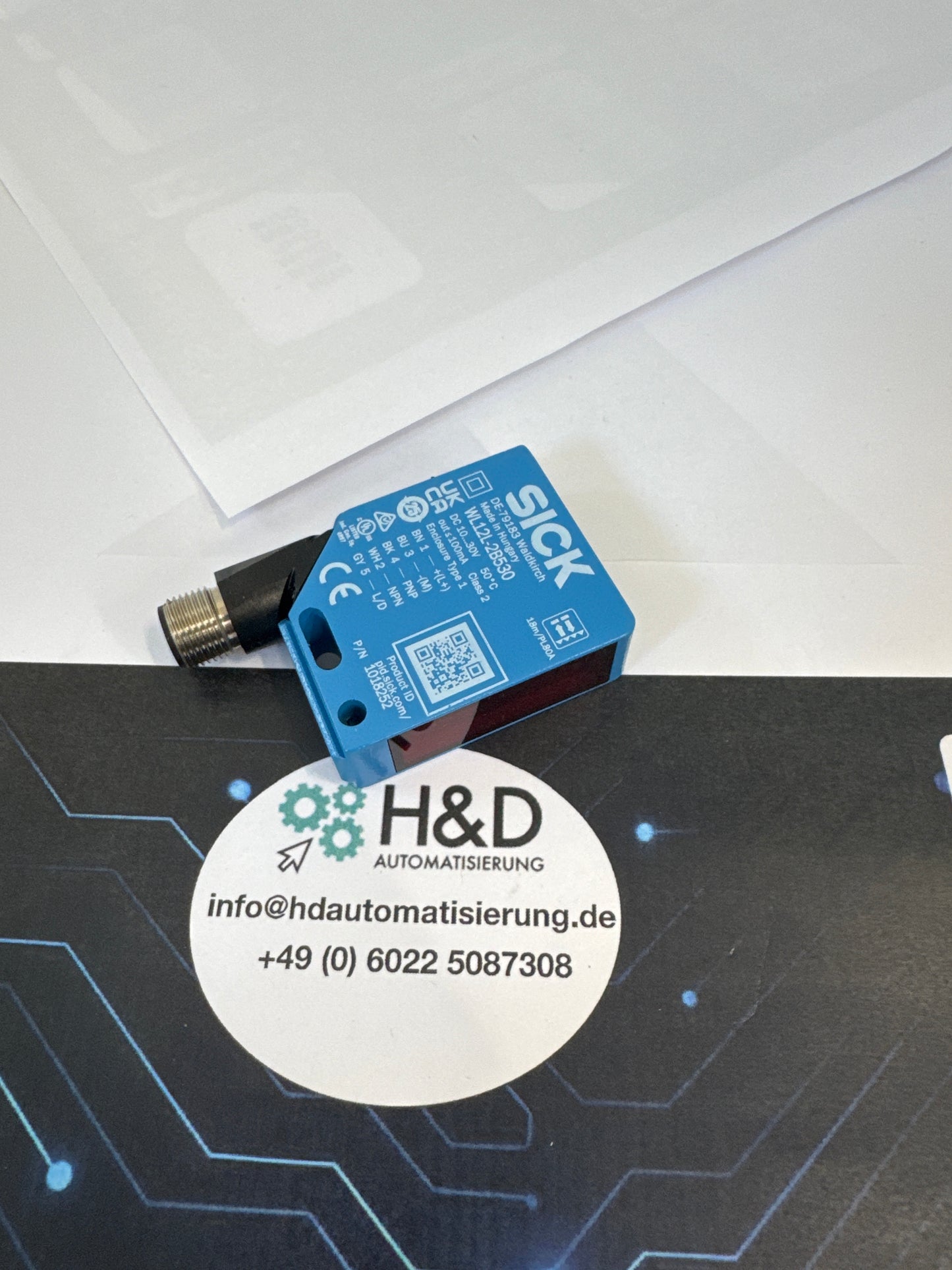 WL12L-2B530   Sick   Photoelectric Sensor  1018252   New and Sealed